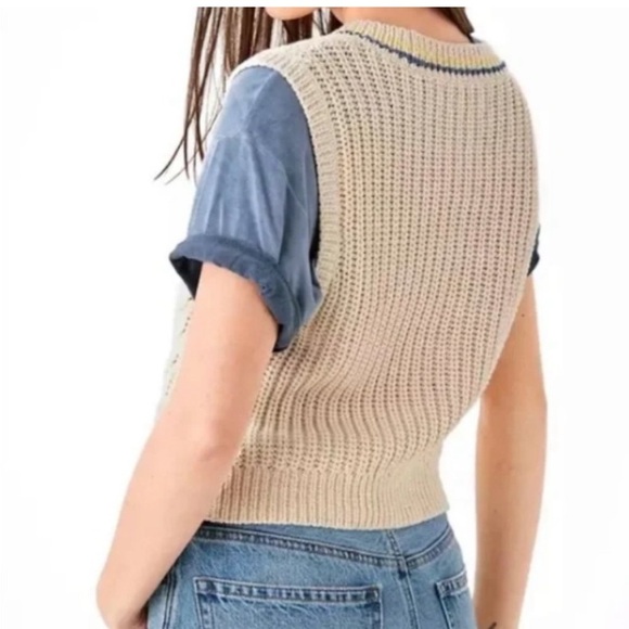 American Eagle Cable Knit Sweater Vest - Picture 4 of 9